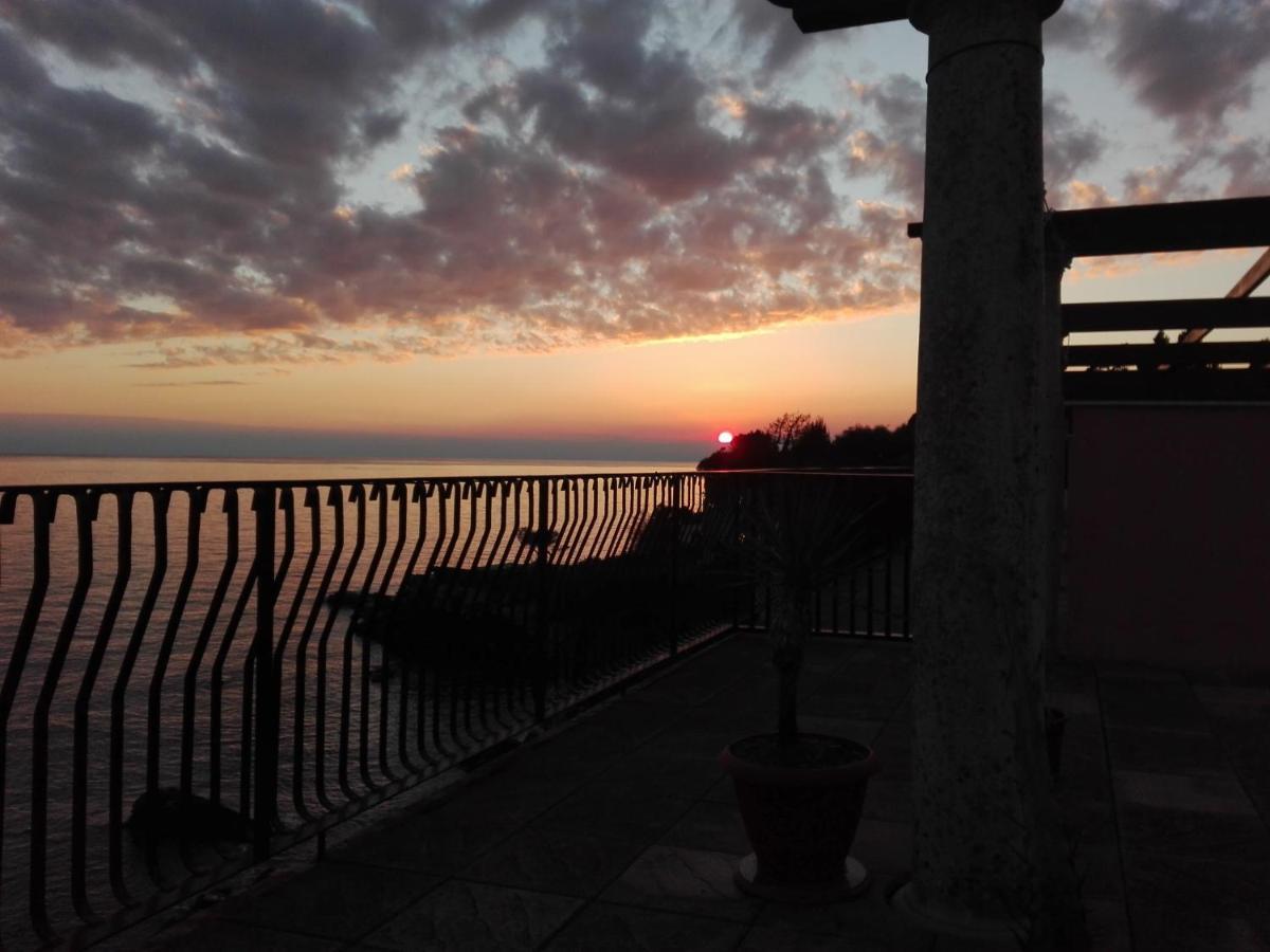 Un Tuffo In Mare Apartamento Génova Exterior foto