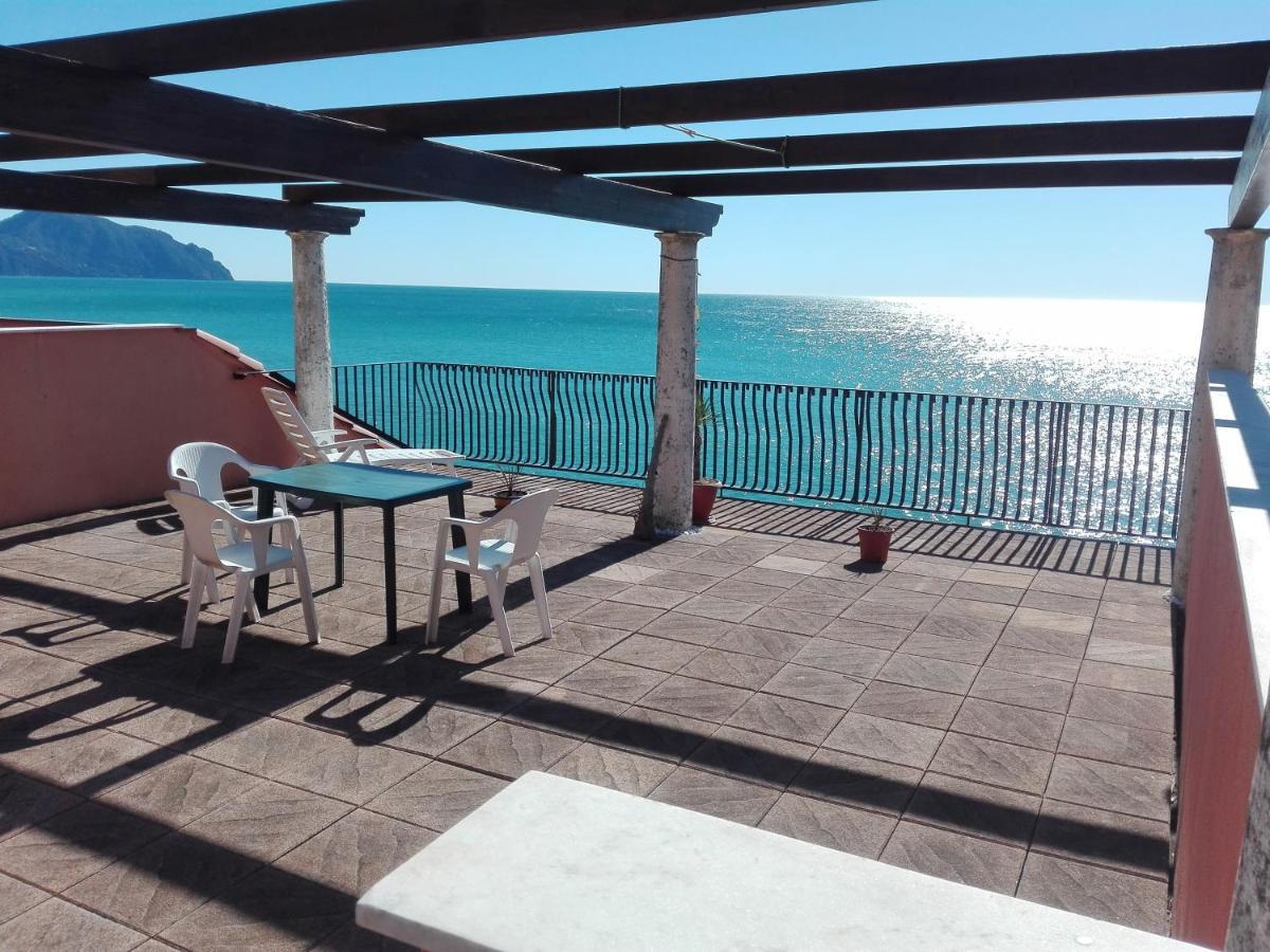 Un Tuffo In Mare Apartamento Génova Exterior foto