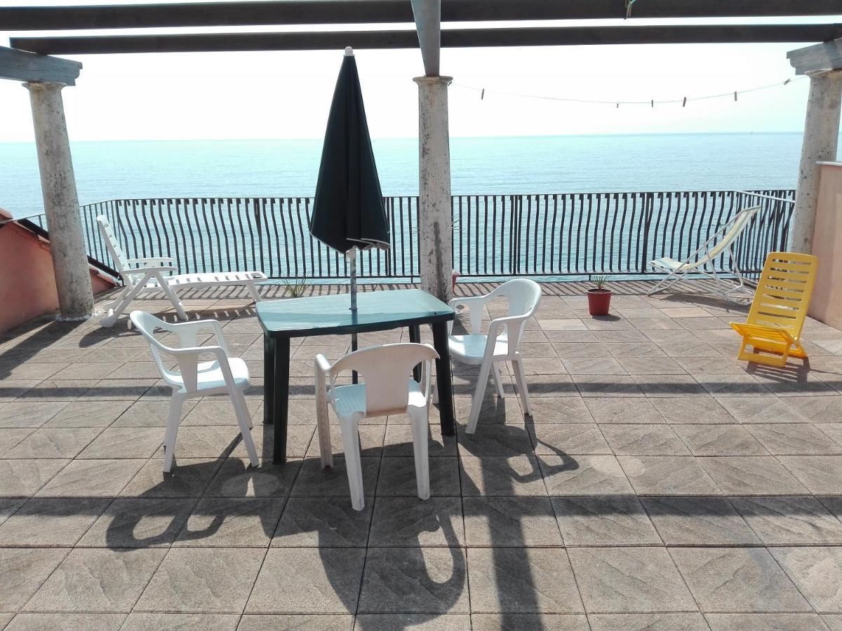 Un Tuffo In Mare Apartamento Génova Exterior foto